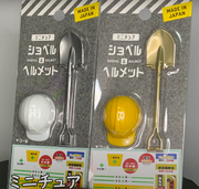 Miniature Shovel & Helmet 1/12 scale - accessory -  Toy Snowman