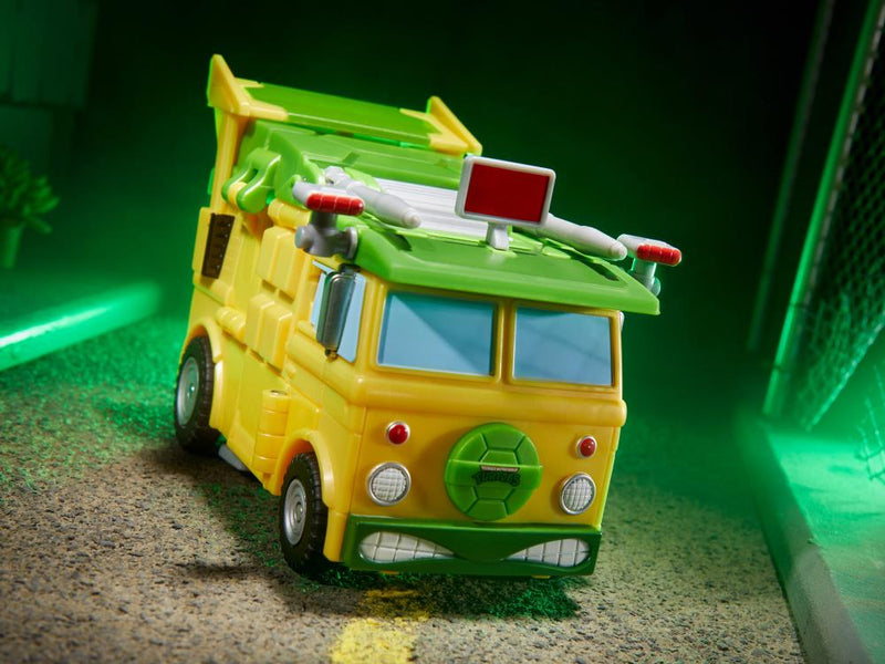 Transformers Collaborative Teenage Mutant Ninja Turtles x Transformers Party Wallop (preorder Q4) - Collectables > Action Figures > toys -  Hasbro