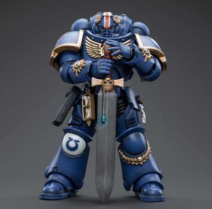 JOYTOY Warhammer 40k Action Figure 1/18 - Ultramarines Primaris Tenente Argaranthe - 12 Cm