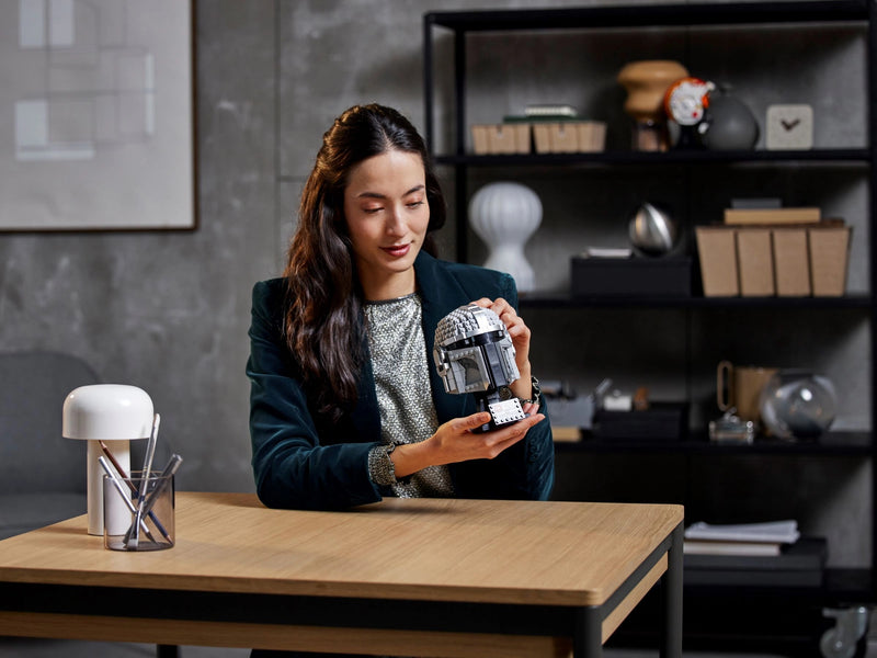 LEGO - The Mandalorian Helmet 75328 - Collectables > Action Figures > toys -  Lego