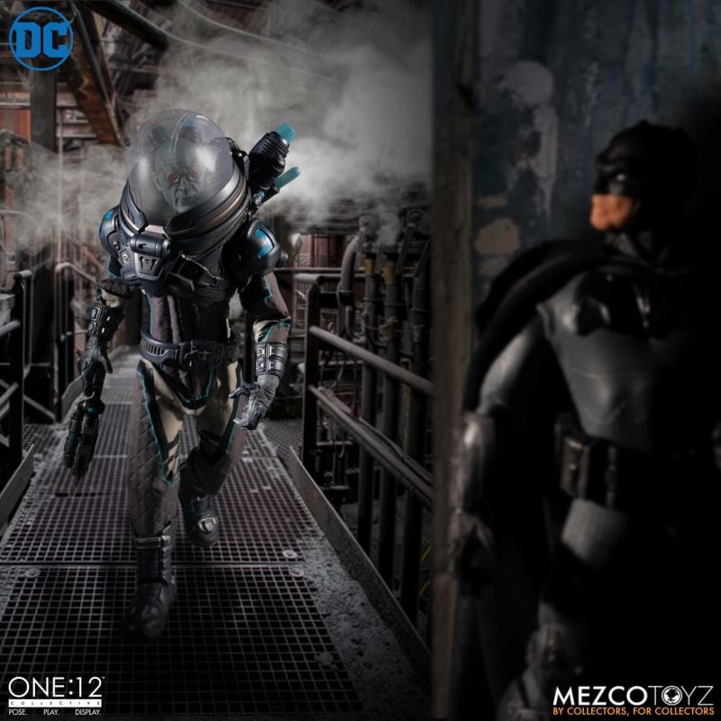 Mezco - DC Comics One:12 Collective Deluxe Mr. Freeze - Collectables > Action Figures > toys -  MEZCO TOYS