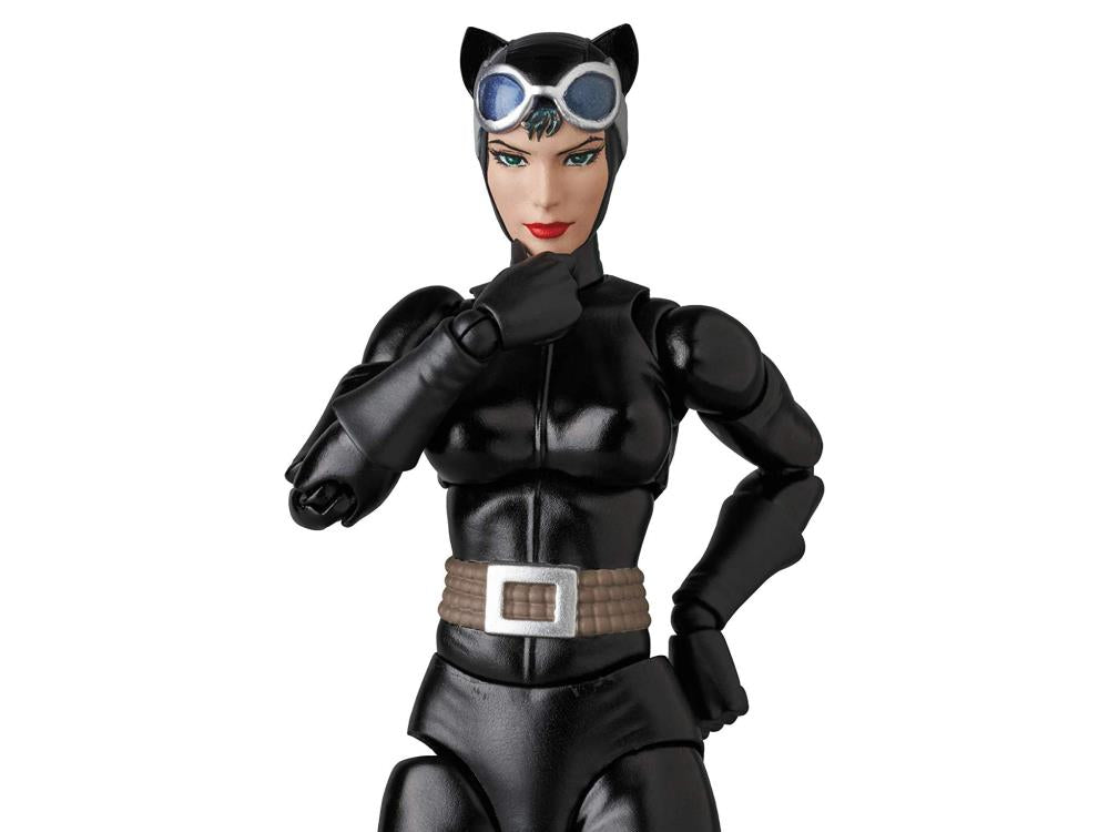 MAFEX Catwoman No.123 Batman: Hush — Toy Snowman