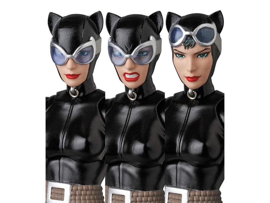 MAFEX Catwoman No.123 Batman: Hush — Toy Snowman