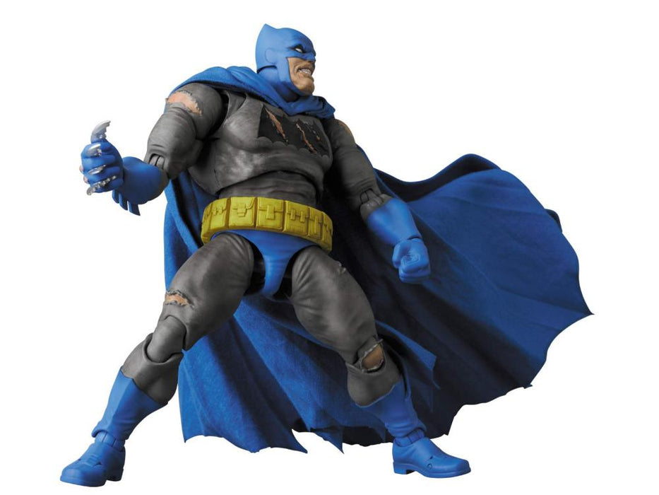 Batman: The Dark Knight Returns Triumphant MAFEX No.119 Batman - Toy Snowman