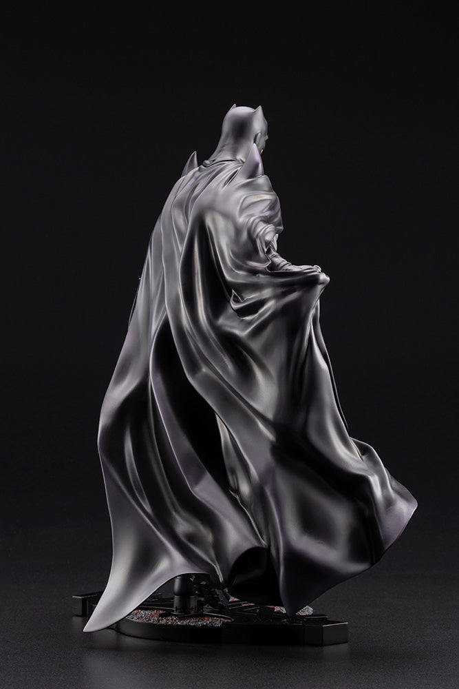 DC COMICS ELSEWORLD SERIES BATMAN THOMAS WAYNE ARTFX STATUE - Toy Snowman