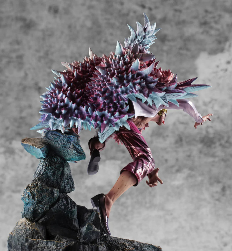 ONE PIECE - Portrait.Of.Pirates  "WA-MAXIMUM”: "Heavenly Yaksha" Donquixote Doflamingo - statue -  MEGAHOUSE CORPORATION