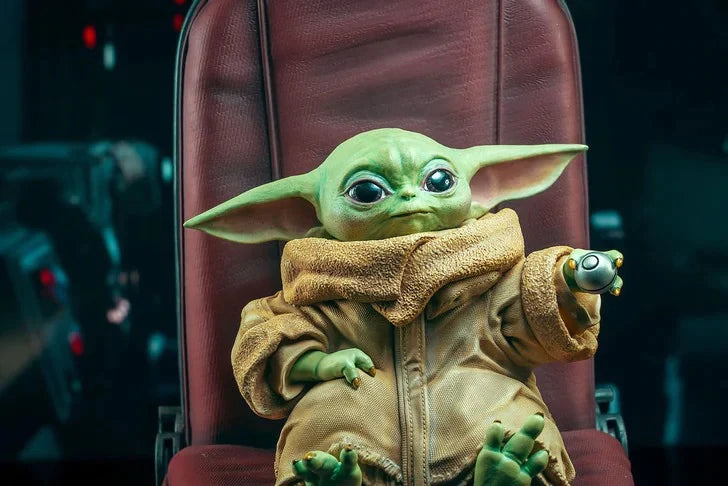 STAR WARS THE MANDALORIAN - THE CHILD (Grogu) IN CHAIR - statue -  Diamond Select Toys