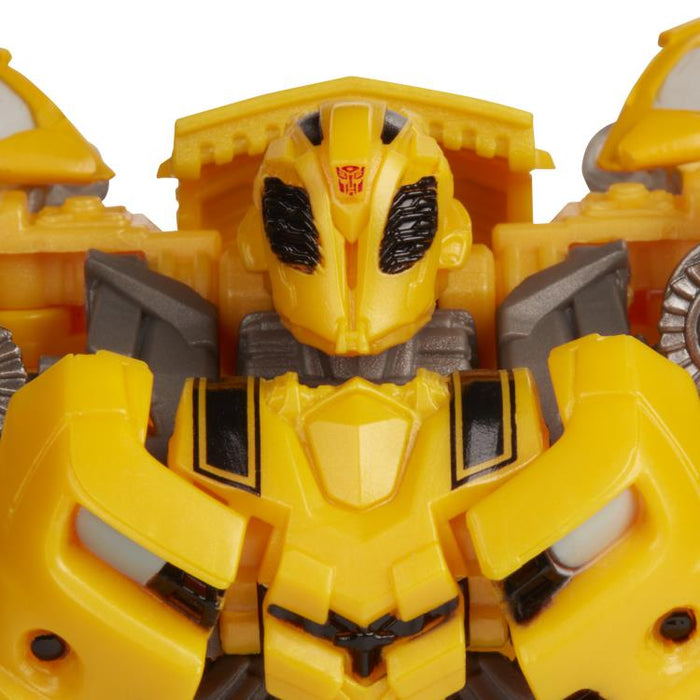 Transformers Studio Series 49 Deluxe Bumblebee - Toy Snowman