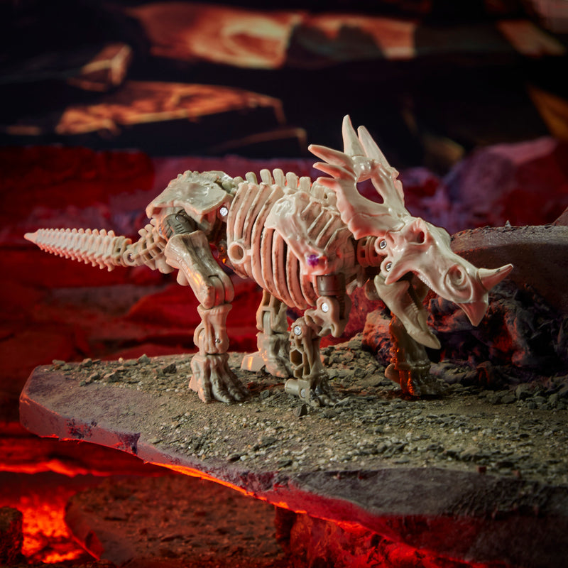 (preorder) Transformers Toys Generations War for Cybertron: Kingdom Deluxe WFC-K15 Ractonite - Toy Snowman