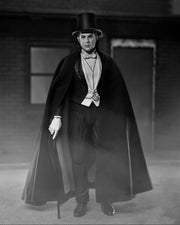 Universal Monsters - 7" Scale Action Figure - Ultimate Dracula - Carfax Abbey (preorder) - Collectables > Action Figures > toys -  Neca